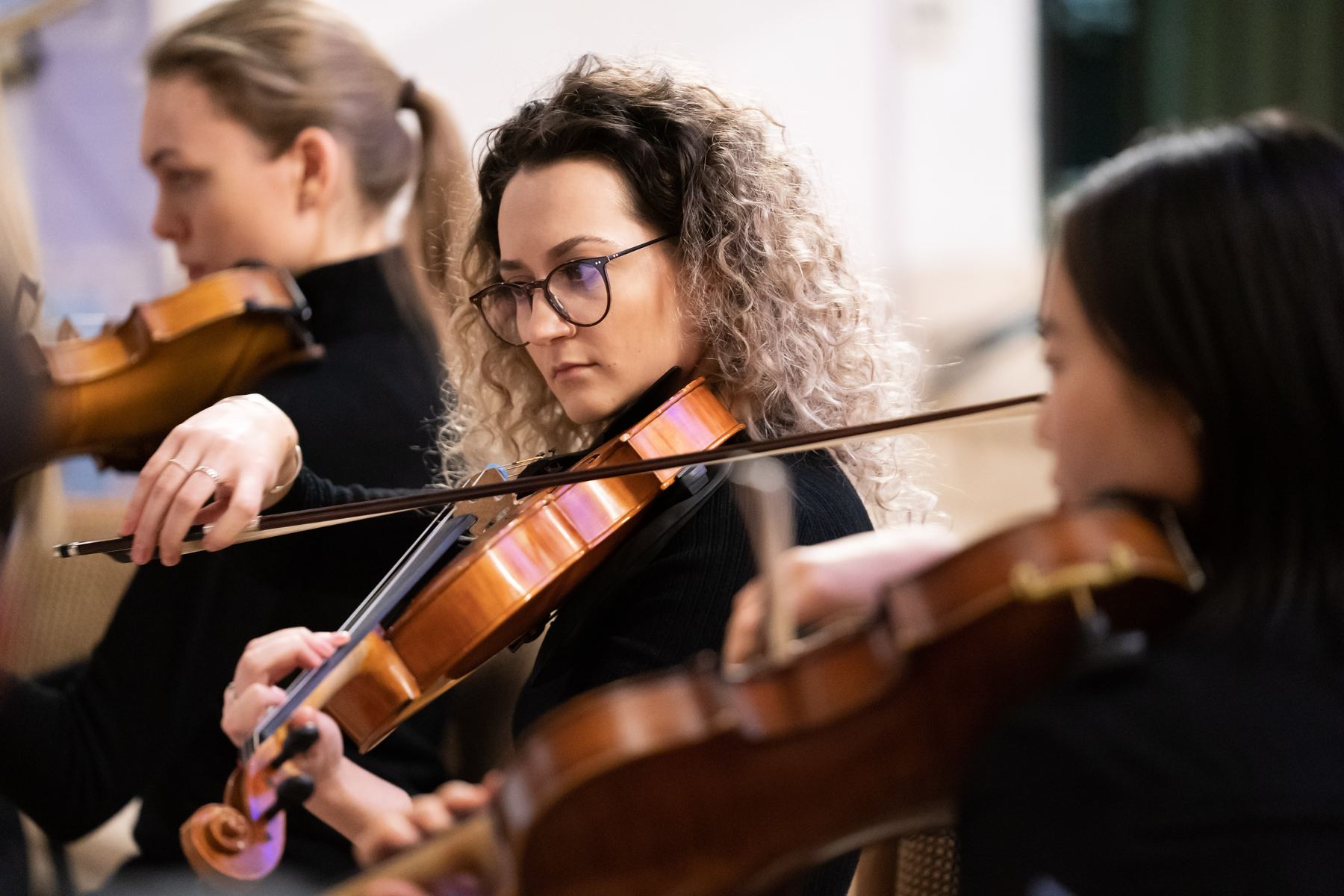 Streicherinnen im Konzert